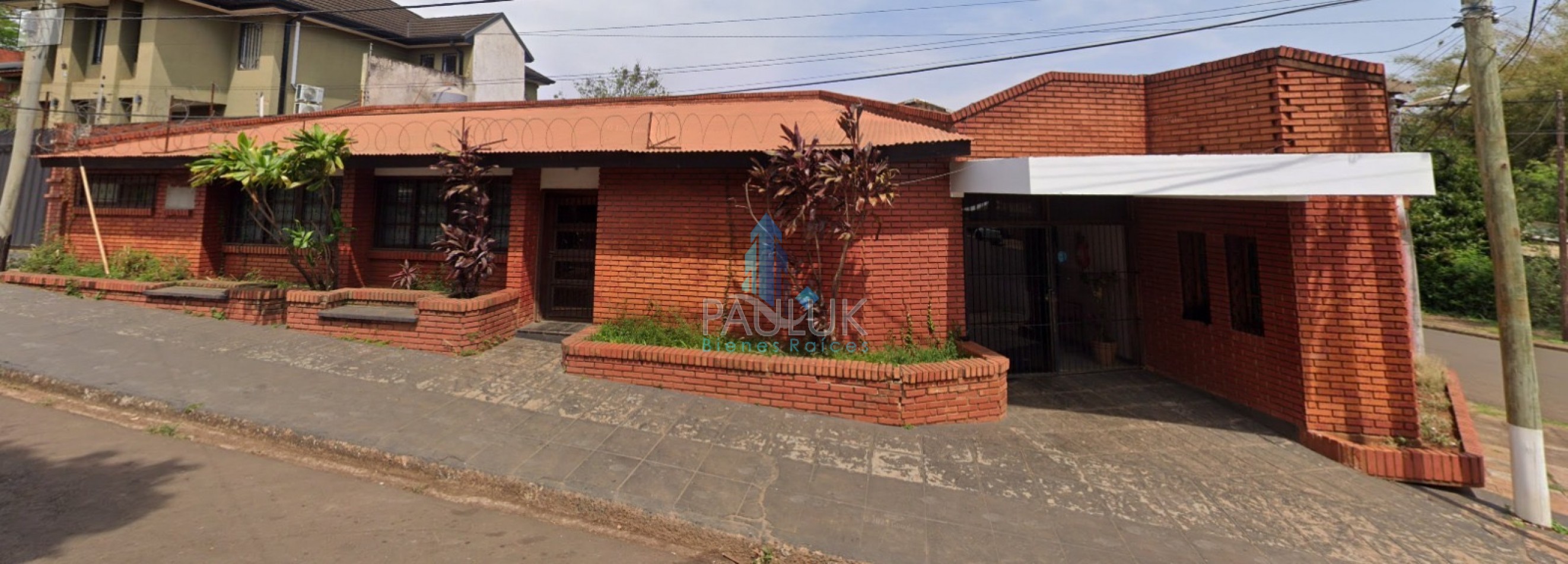 Oportunidad de consultorios mas terreno en Venta