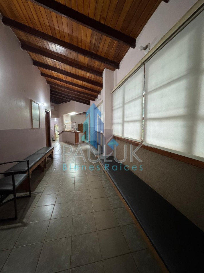 Oportunidad de consultorios mas terreno en Venta